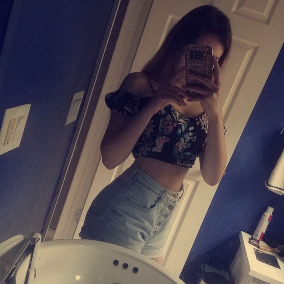 Cold Shoulder Crop Top - Picture 5 of 5